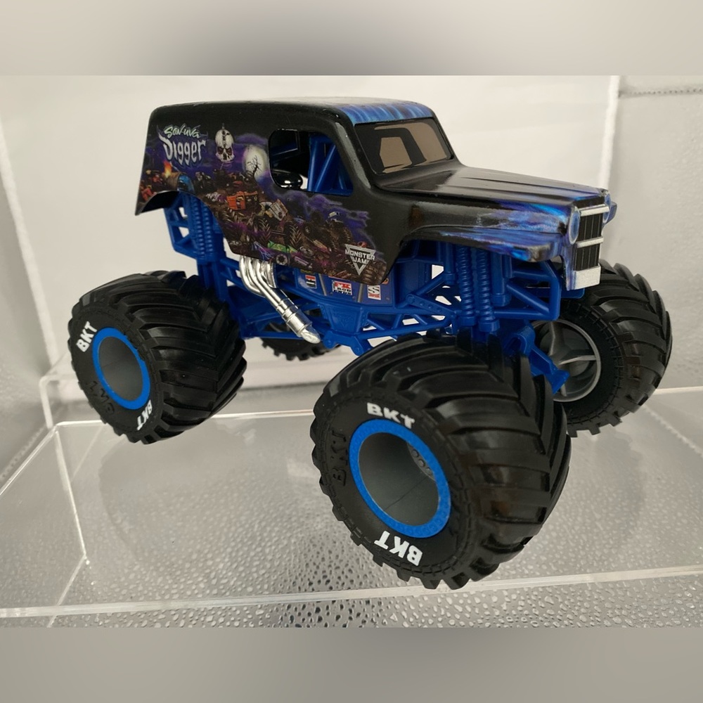 “Sonuva Digger” Monster Truck - 1:24 Large